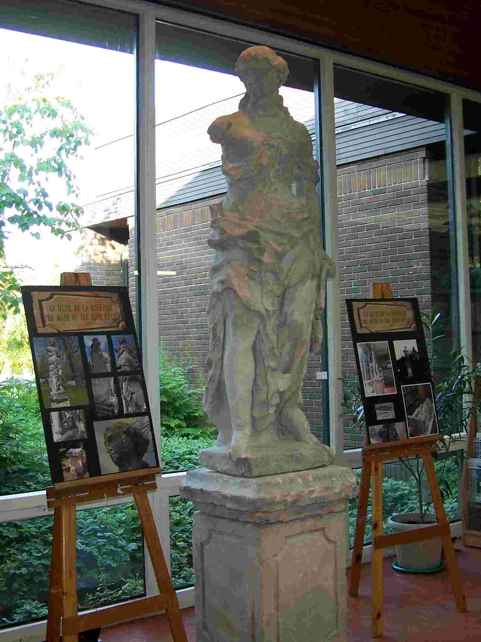 StatueDrummondBiblioLibrary 2009PFG